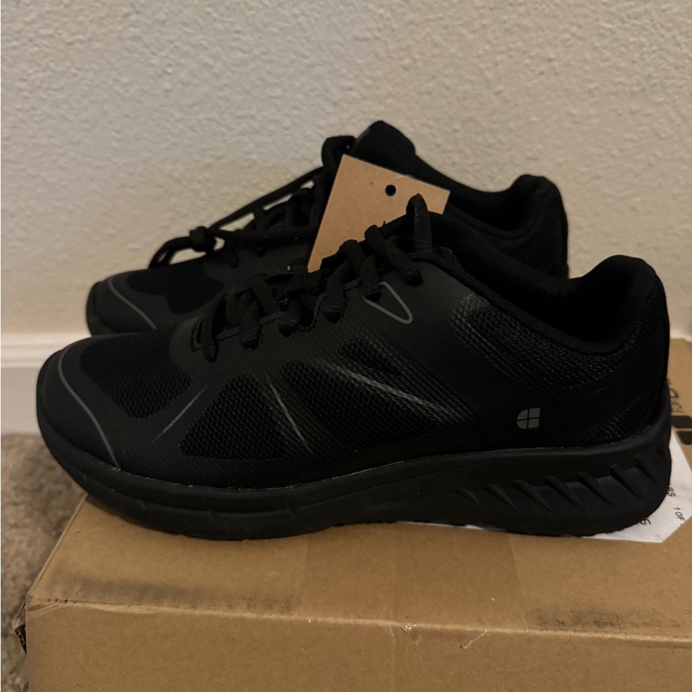 Shoes for Crews water and slip resistant shoes for kitchen jobs. - Picture 4 of 4